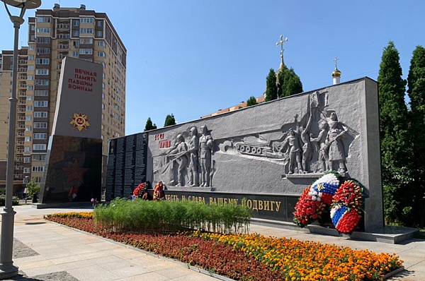 Реконструкцию памятника павшим воинам завершат до конца лета 